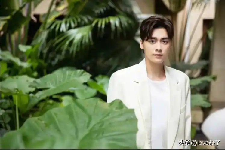 李易峰与金晨,甜蜜旅行,联手创业生活美滋滋_友谊_事业_友情