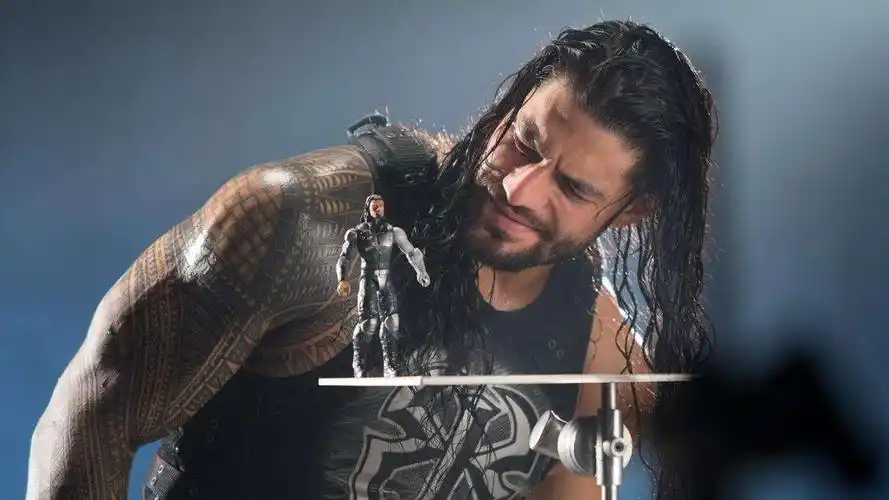 wwe摔小辉新闻大帝罗曼表示将aew与我们相提并论是愚蠢的