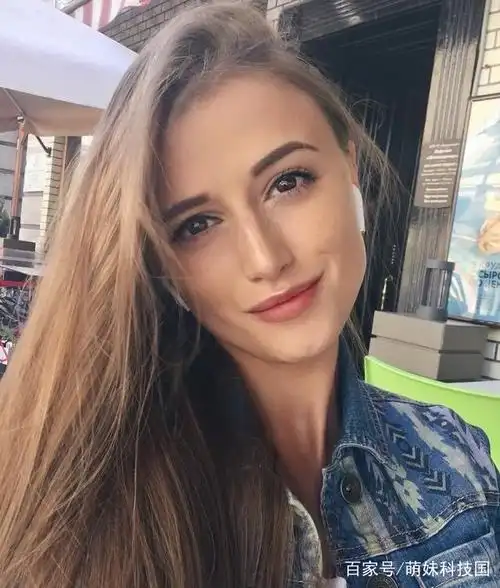 颜值超高的外籍美女,高鼻梁配上深邃的眼神,让人印象深刻!