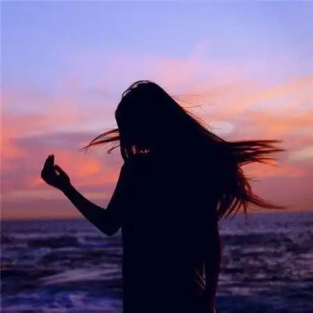 背影图片女唯美伤感孤独你那么孤独却说一个人很好