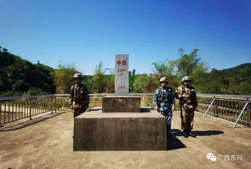 就地过年暖在身边东兴市国防民兵哨所开展新春巡逻守护边境线