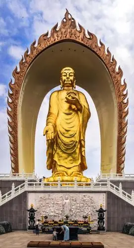 1/4东林大佛是佛教净土宗的发源地的标志,是中国及全球第一高阿弥陀佛