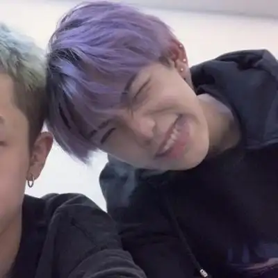 高冷成熟帅气男生双人头像 我怀_男生头像_我要个性网