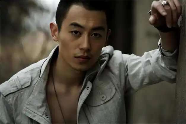 5年后,朱亚文的"反击"有点猛|沙溢|胡可|演员|郭麒麟|电影导演|演艺