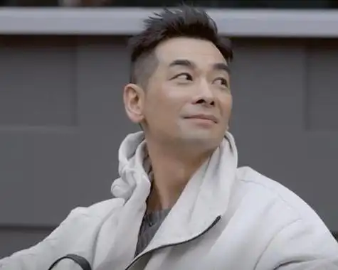 但也有人说,赵文卓没有什么代表作品,人和电影都不温不火,而黑料却