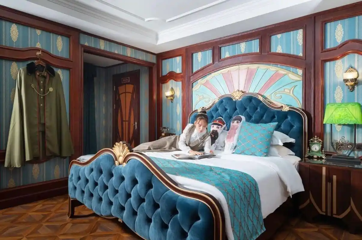 老九门主题楼的外观是以电视剧《老九门》中的"新月饭店"为原型