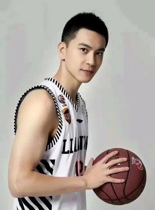 帅的影响看球!cba第一帅杨鸣到底有多帅?