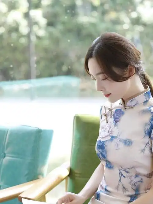 穿旗袍的女人总是让人过目难忘