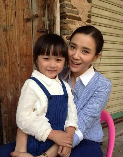 小芈月刘楚恬做作业 抓头挠发模样可爱(图)(7)