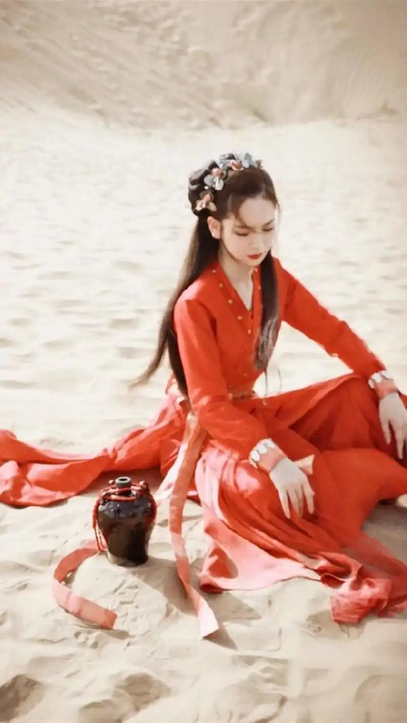 演员,时尚写真,气质美女,古装美女,明星写真,手机壁纸戚薇红衣古装