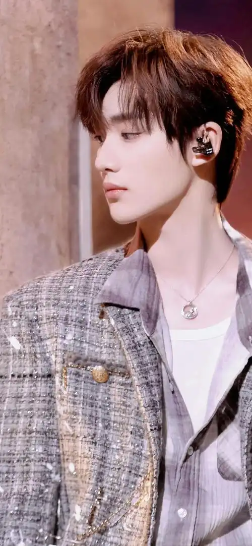 来感受下丁程鑫360度无死角的帅气……__财经头条