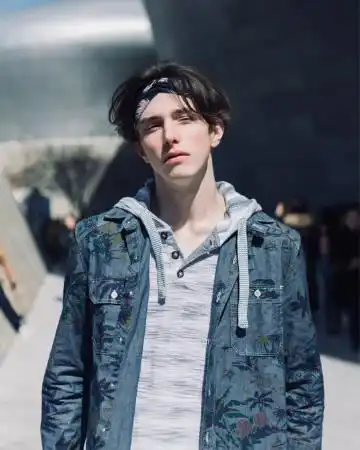 em. 在韩模特eric warner