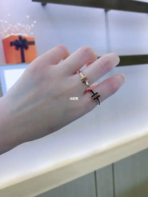 蒂芙尼双t戒指/闭眼入的双t戒指