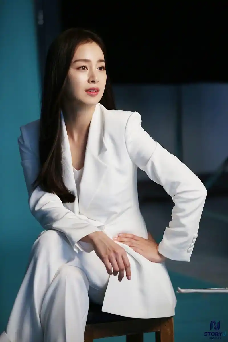 金泰熙 现在谁来拍画报呢?