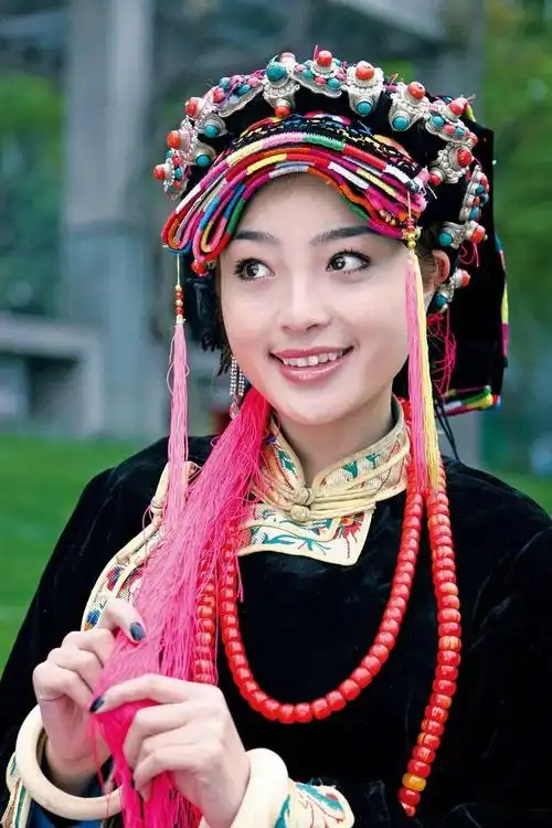 拉萨典雅林芝温婉嘉绒神秘藏装美女你最钟情哪一地