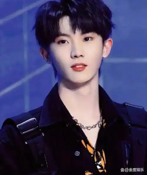 马嘉祺只有51公斤,看他努力和付出,就知道他有多厉害!