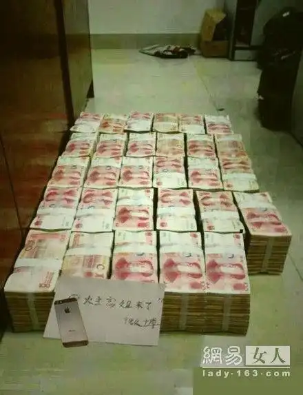 泰国僧侣炫富惹争议私人飞机拿lv手袋玩自拍盘点奇葩炫富组图