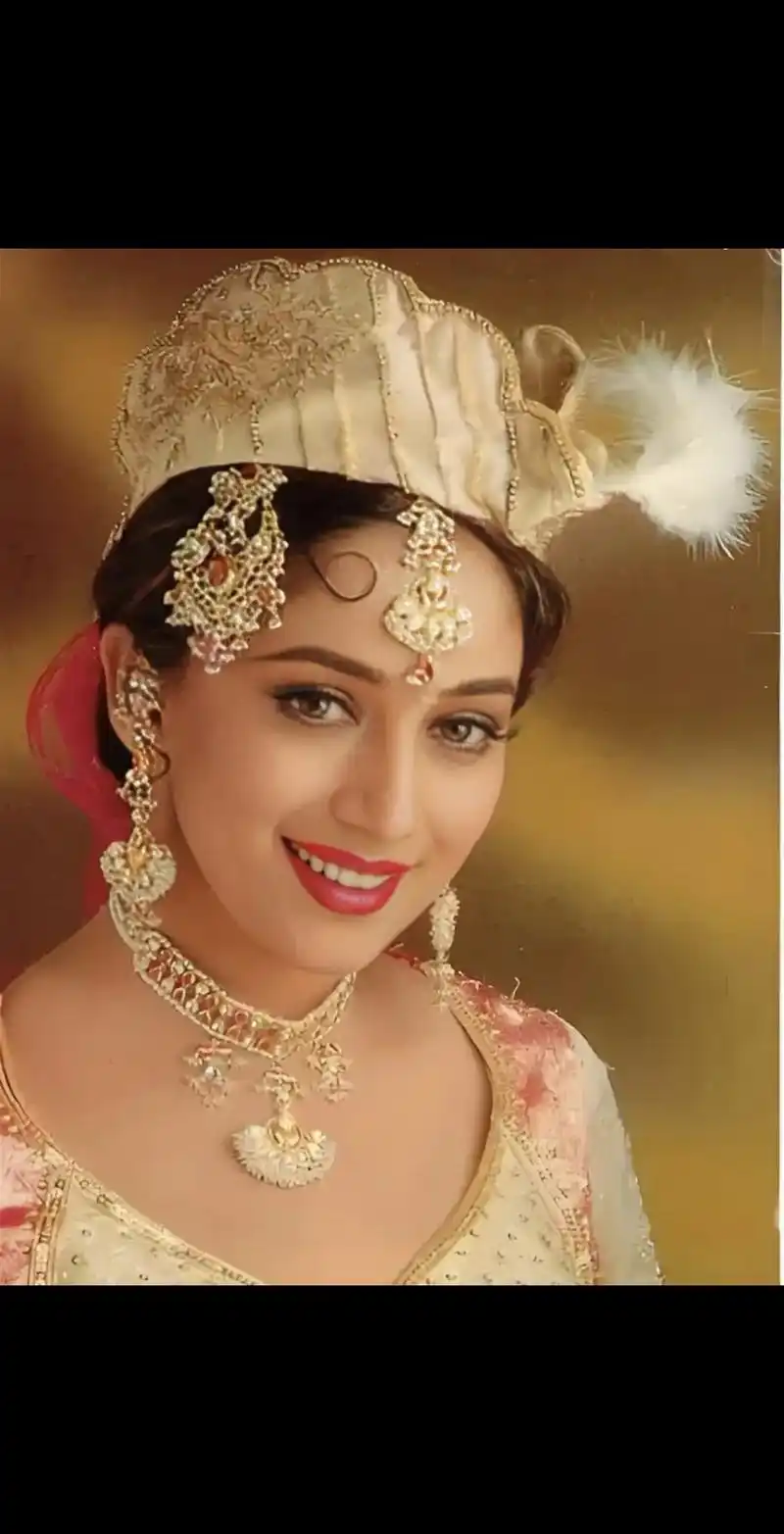 被称为"印度舞神". 在哥哥ajit的牵线下她与来自