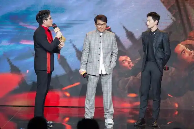 《急先锋》 || 火爆开打,先锋小队硬核拜年_成龙