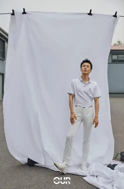 茅子俊时尚街拍释出 型男风度简约有质