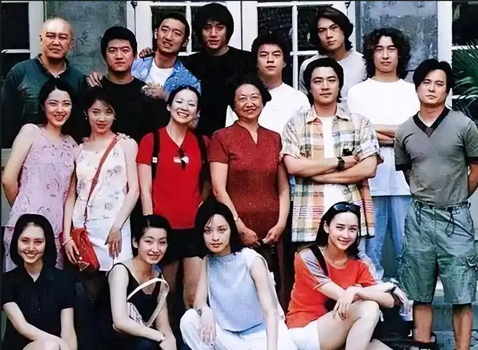 回顾中戏96班八大金钗今昔章子怡嫁给了爱情李鑫雨退圈做牙医