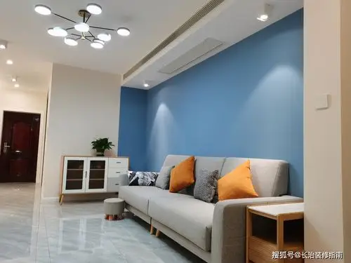 客餐厅,背景墙是立邦的北欧风情,其余大面积是可可蛋奶长治装修公司