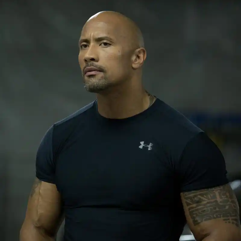 一,史泰龙,毫无疑问,他是好莱坞最具代表性的一位硬汉明星,也是他开启