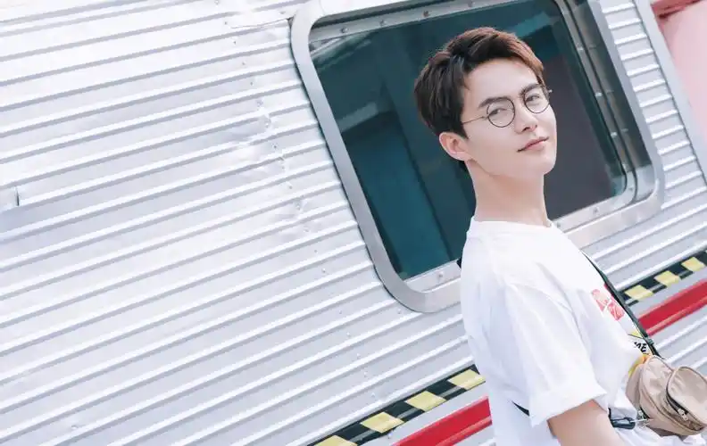 马天宇夏日写真5760x3840分辨率下载,马天宇夏日写真,高清图片,壁纸