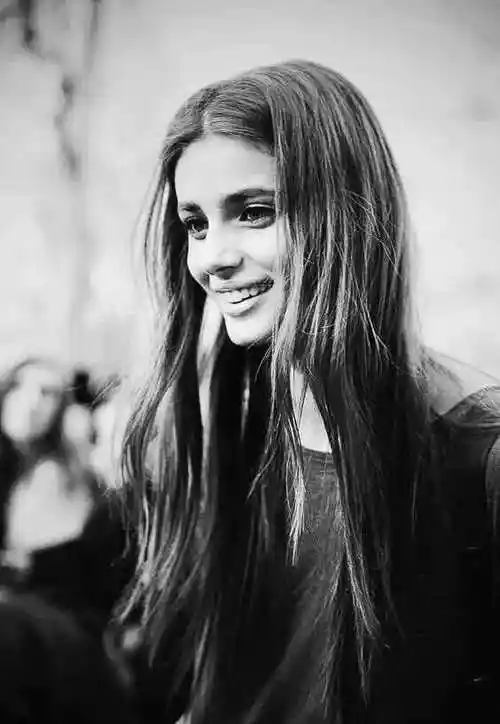 世界顶级摄影师的100张经典女性黑白照片