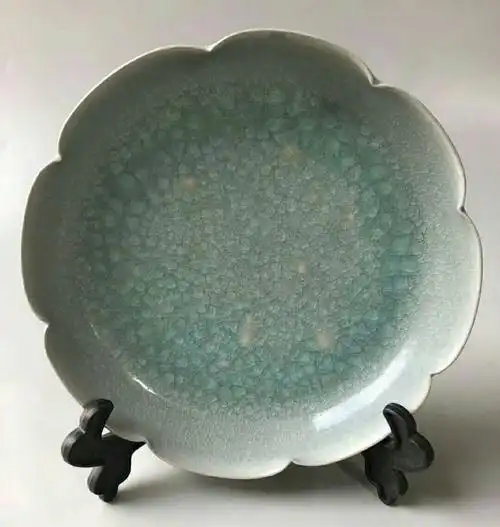 一阅千年:两件北宋汝窑天青色细小冰裂片葵口洗,与2.