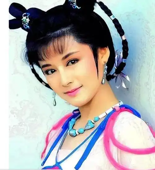 一代女皇潘迎紫晒近照逆天颜值仍似少女