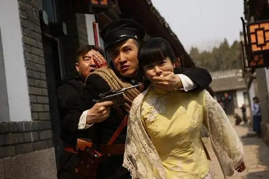 他和导演郭靖宇4次合作,在电视剧《红娘子》《打狗棍》《勇敢的心》