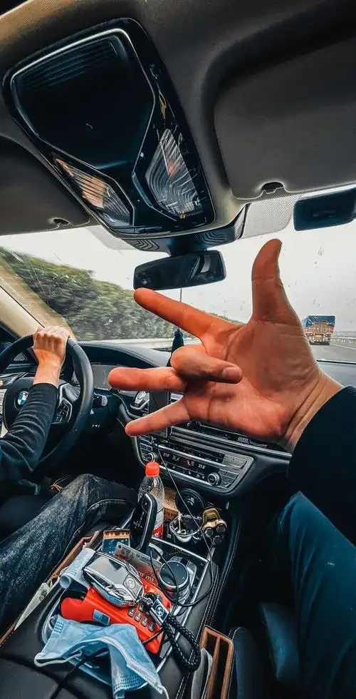 酒桌上敢出这两个手势的有谁懂其中霸气的含义