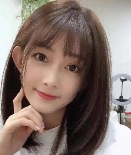 2022最好看的锁骨发直发,女生最爱的本命发型_中长发_女生发型大全