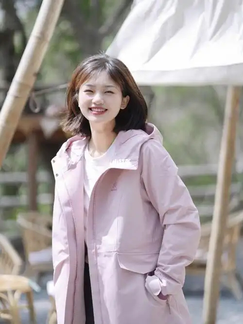 我喜欢笑因为爱笑的女孩会有好运气哦