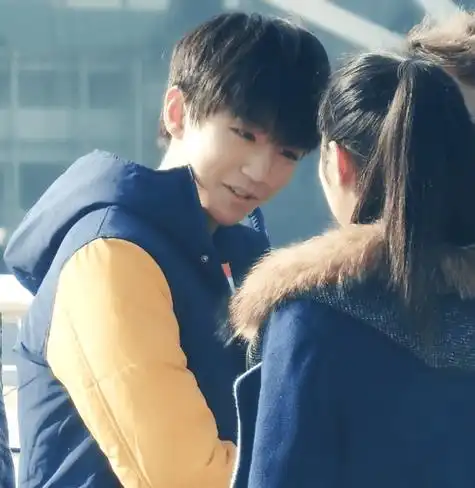 王俊凯与杨柳关系曝光:穿情侣鞋引发争议!真相让人震惊!