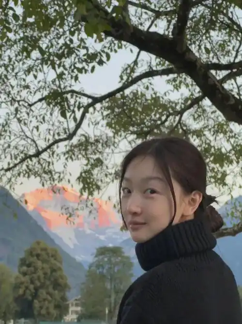 被张艺谋捧红的周冬雨这素颜状态如何