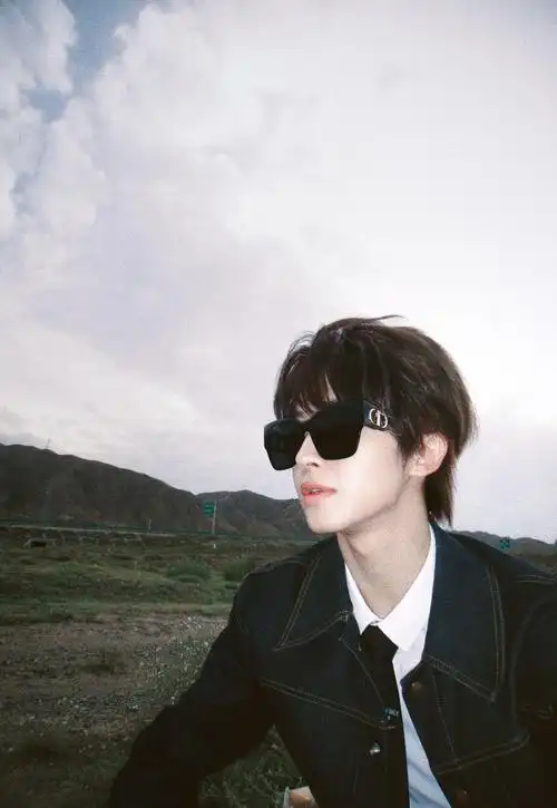 into1刘宇秋日户外氛围感写真