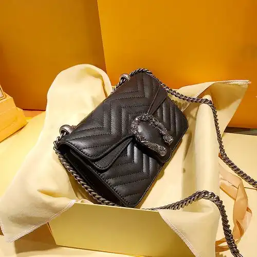 香港代购奢侈品真皮女包包2021新款潮大牌酒神包高级感链条斜挎包