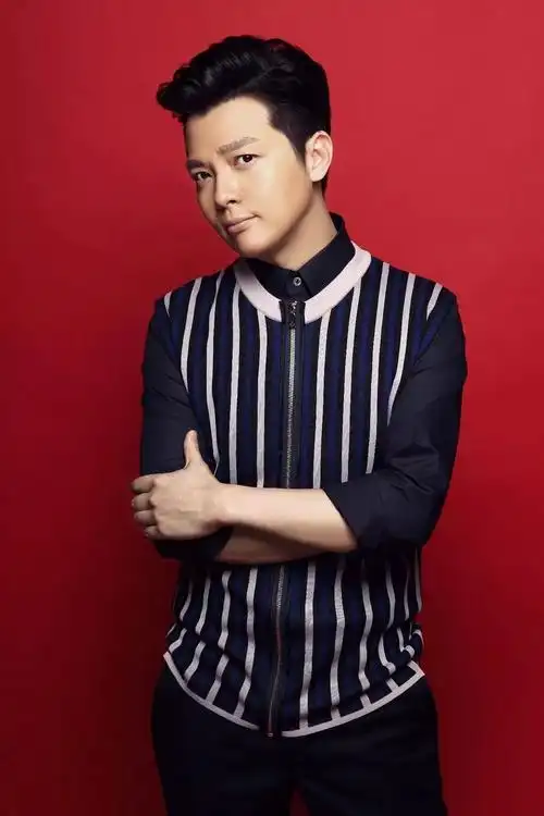 播音员和主持人他,曾多次担任央视春晚主持工作音乐季三台