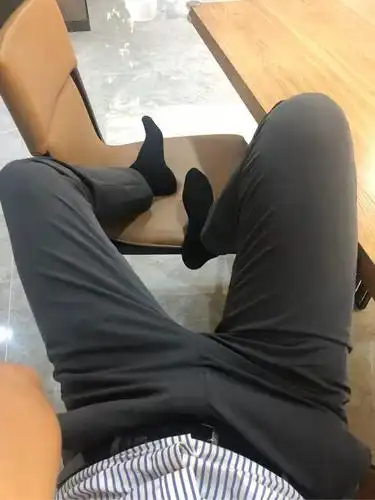 肌肉男生正装长筒黑袜,爱了!