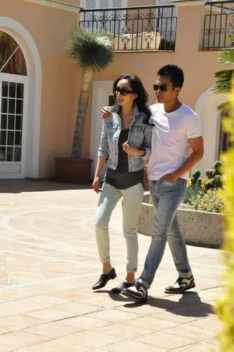 杨幂刘恺威现身戛纳街头