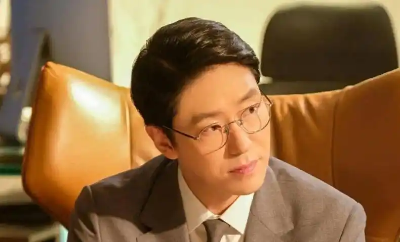 "国民坏男人"严基俊,《顶楼》坏的冒泡,现实中爱自由一直未婚