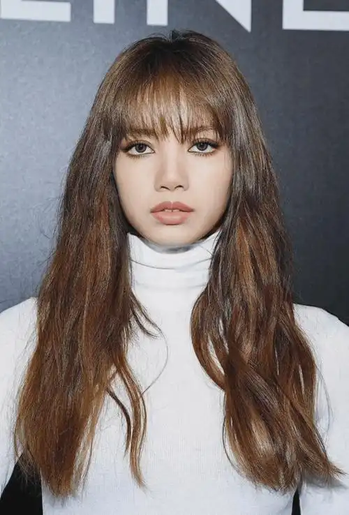 "铁刘海"消失!lisa露额头竟然是这个样子