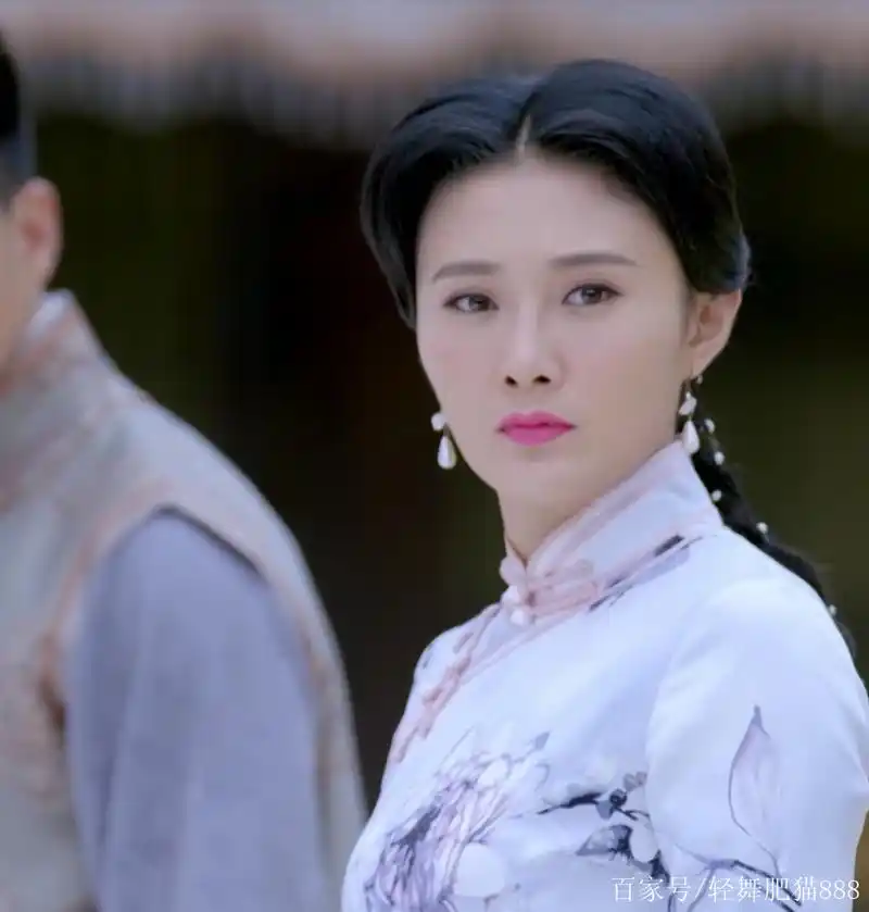 今天看《天涯女人心》李念珍的人生又迎来的另一个逆转,佟绍纬的一纸