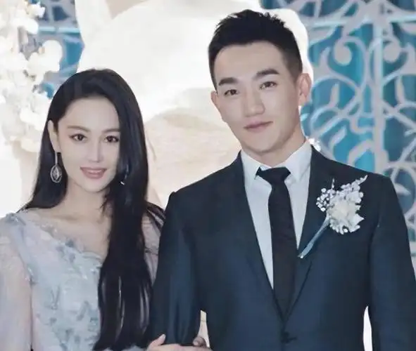 张馨予和何捷,是一对让人羡慕的夫妻.