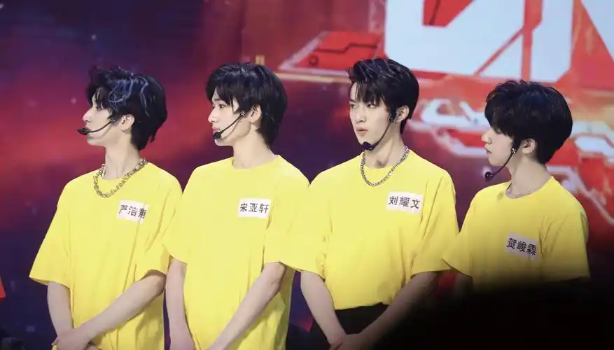 《少年 on fire》第二季火热上线,细节满分,成员谈到男团压力大_时代
