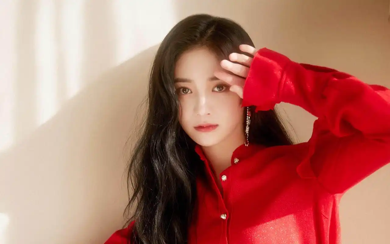 周洁琼甜美写真图片桌面壁纸