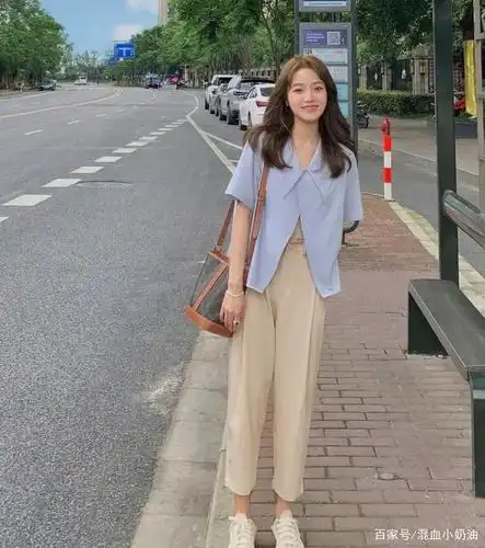 "小个子"女生的夏日穿搭技巧,简单易学还时髦