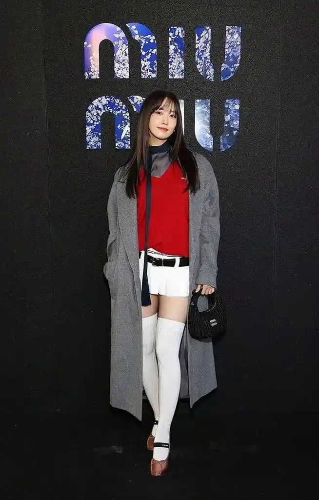 外媒太实在了,林允儿的图不p就放出来,"腿型"一目了然